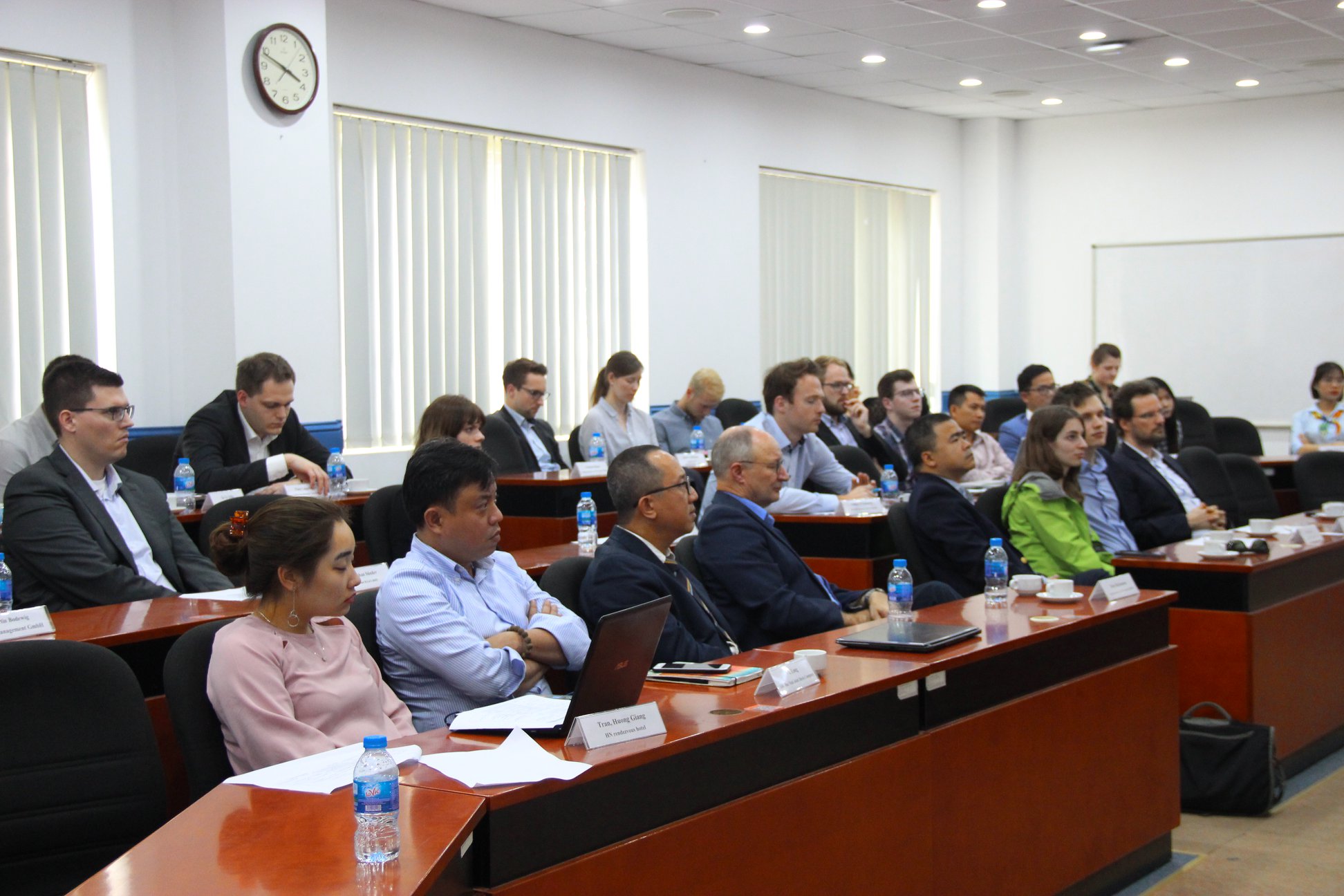 Chuyến ghé thăm của đại diện FHDW– Mở ra những chặng đường mới