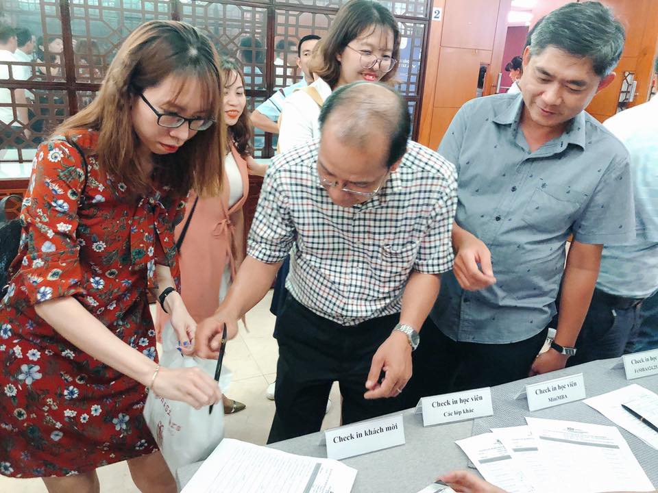 Học viên FSB tìm con đường xây dựng thương hiệu với doanh nhân Lý Quí Trung