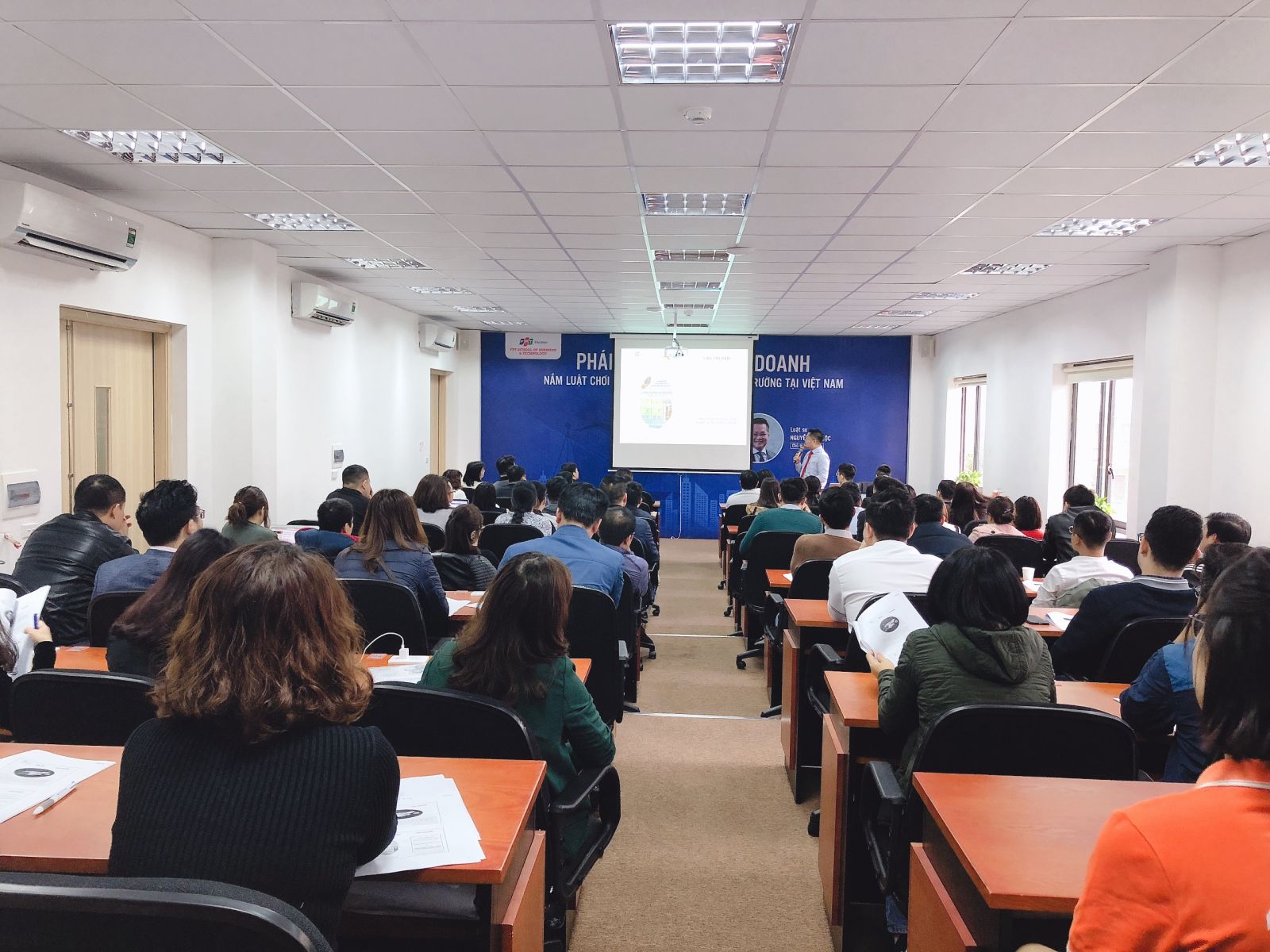 PHÁP LÝ TRONG KINH DOANH – NẮM BẮT LUẬT CHƠI ĐỂ CHIẾN THẮNG TRÊN THƯƠNG TRƯỜNG