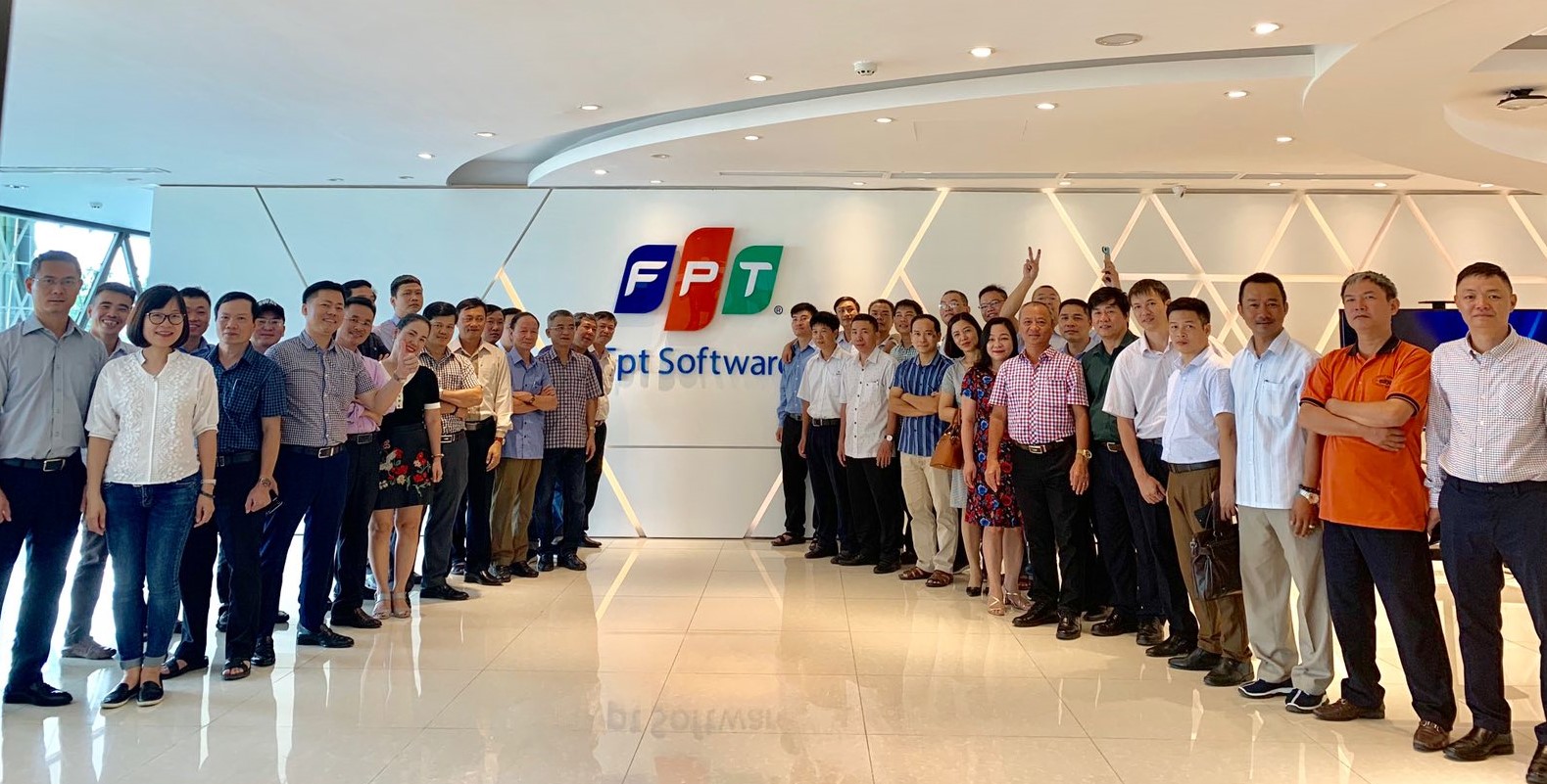 FPT Software Hà Nội, điểm đến học tập và tham quan của hơn 40 cán bộ Quản lý cấp IV – Tổng công ty truyền tải Điện Quốc gia