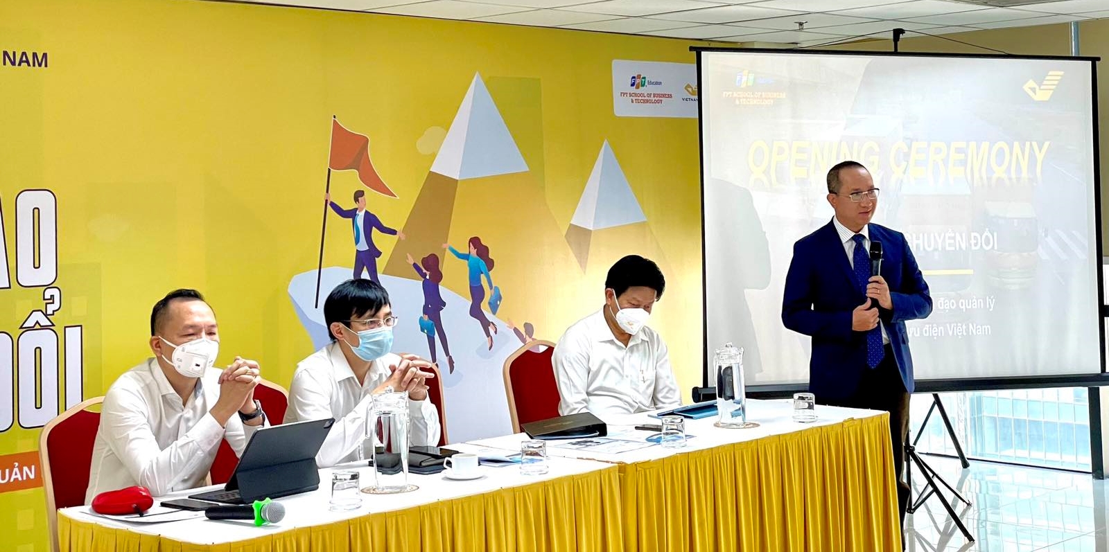 Quan hệ đối tác chiến lược giữa FSB với Tổng Công ty Bưu điện VN trở nên sâu sắc hơn