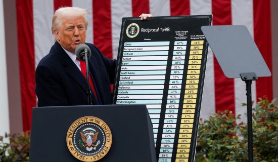 Chuyên gia giải thích nguồn gốc con số 90% trên bảng thuế của ông Trump