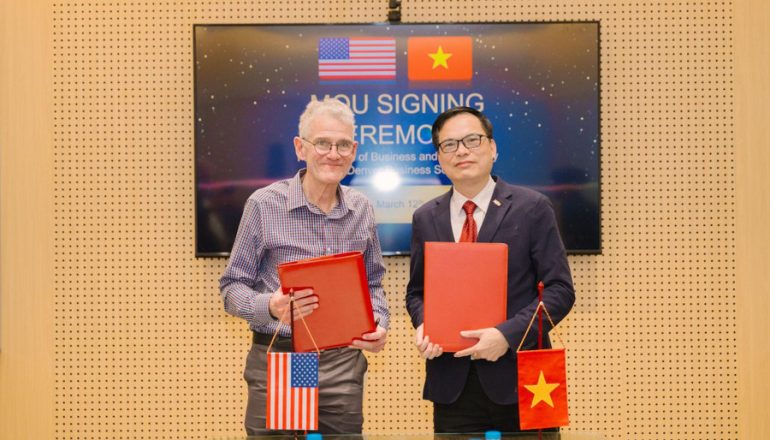 Triển khai chương trình MBA định hướng tư duy quản trị số đầu tiên tại Việt Nam