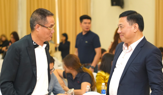 Tập trung hay đa ngành: Nhìn từ Alphanam và Gỗ An Cường