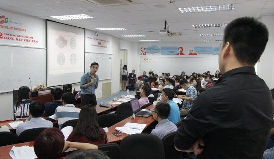 Học viên FSB học case-study của Harvard