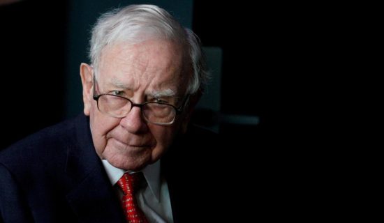 Hé lộ những bước đi âm thầm của huyền thoại đầu tư Warren Buffett trong bối cảnh thị trường lao dốc vì Covid-19