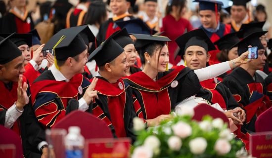 Ấn tượng lễ tốt nghiệp của Trường kinh doanh Top 2 Việt Nam