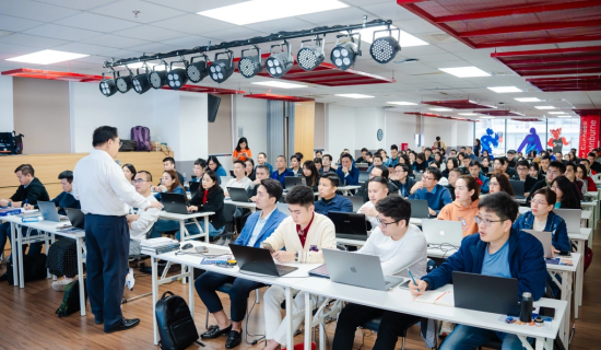 “Bình dân học vụ số” cho người dân trong kỷ nguyên AI