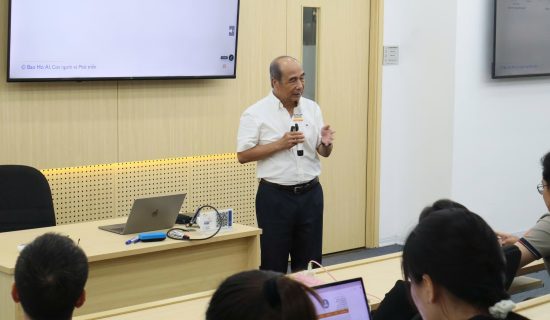Over 500 Executives Join Professor Hồ Tú Bảo to Explore the Intersection of AI and Humanity